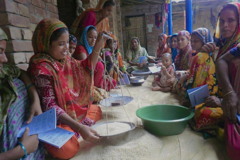 Bangladesh women sell crops at market