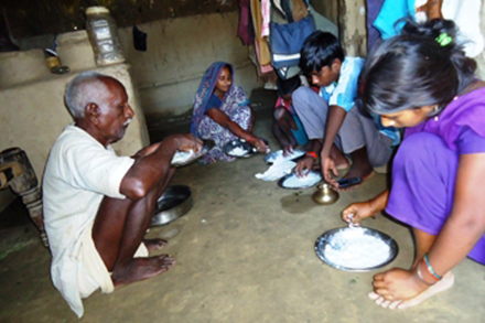 Kaushalya Yadav cooks for people in her community who were victims of the flloods. 