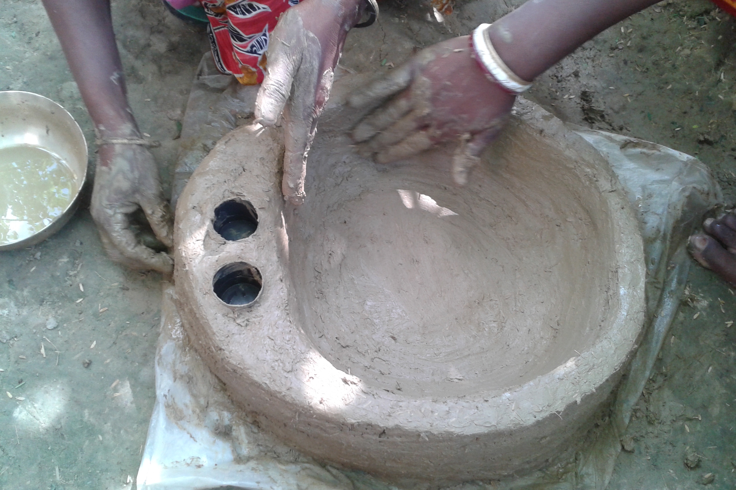 Hands sculpting a hatching pot.