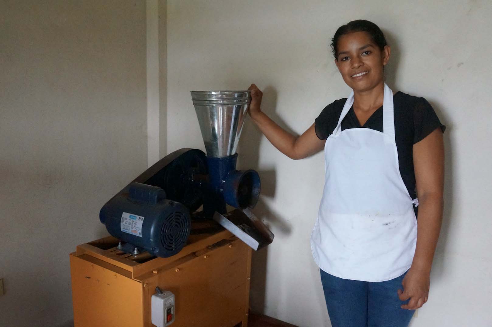 As part of a women's group, Rosa is able to roast coffee near her home.