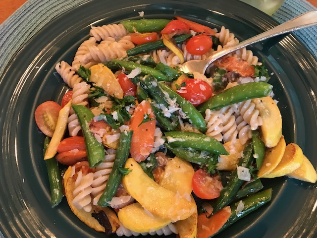 A plate of pasta and veggies.