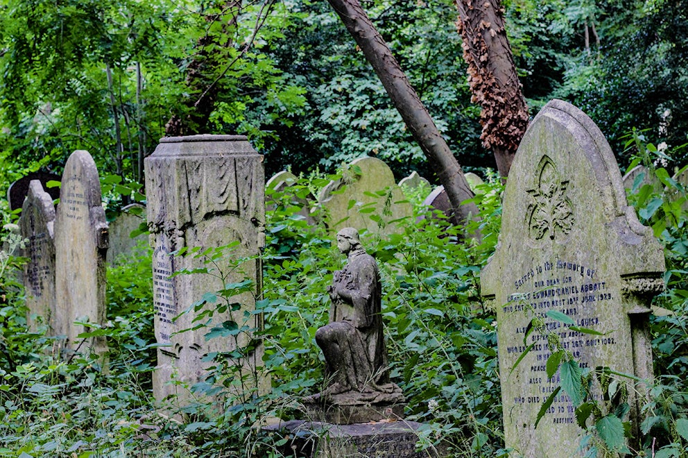 4 Green Burial Methods For an Earth-Friendly Afterlife