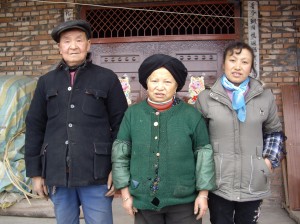 Chang Julan and her parents