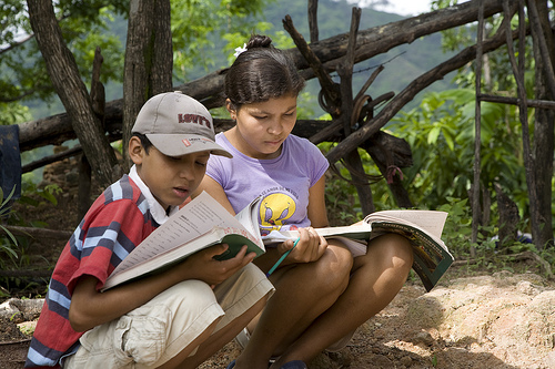 Heifer Honduras children studying English