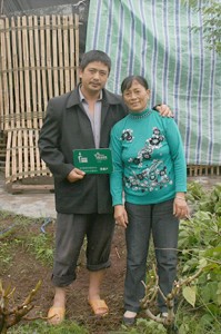 Heifer project participants Tang Fuming and her husband in Xingjia Village
