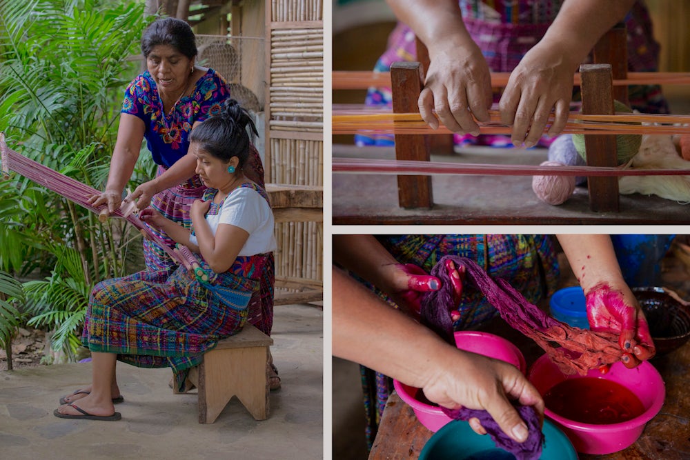 罗莎琳达和她的女儿玛丽亚展示了胭脂虫可以产生的编织和不同的染料颜色。