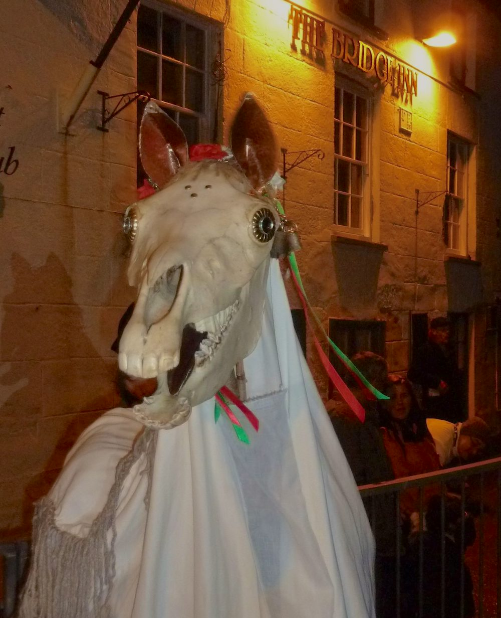Mari Lwyd, zombie Christmas horse